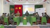 Đồng chí Trung tá Tạ Minh Trí - Ủy viên Ban Thường vụ Huyện ủy, Chỉ huy trưởng BCH Quân sự huyện triển khai nội dung luyện tập