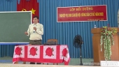 Trần Văn Chín - Ủy viên Thường vụ, Phó Trưởng Ban Xây dựng Hội Nông dân tỉnh Tiền Giang báo cáo tại lớp bồi dưỡng