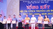 Đơn vị huyện Gò Công Tây vinh dự nhận giải nhất Hội thi Tuyên truyền lưu động của tỉnh Tiền Giang năm 2022 (Đ/c Đỗ Hồng Thanh - Giám đốc Trung tâm Văn hóa, thể thao và Truyền thanh nhận giấy khen)