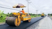 Huyện Gò Công Tây: Người dân phấn khởi với công trình nâng cấp, mở rộng đường huyện 18 đi vào giai đoạn thảm nhựa