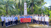 Lực lượng Cựu Thanh niên xung phong, Đoàn viên, Hội viên Thanh niên và sinh viên, học sinh xã Long Vĩnh – Vĩnh Hựu viếng, tưởng niệm, thắp hương Đài Chiến sĩ xã Long Vĩnh.