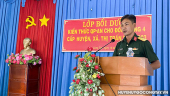 Trung tá Nguyễn Hữu Hạnh- Phó Chỉ huy Trưởng kiêm Tham mưu trưởng Ban Chỉ huy Quân sự huyện- Phó Trưởng Ban thường trực Hội đồng Giáo dục Quốc phòng và An ninh huyện phát biểu khai giảng lớp bồi dưỡng.