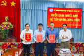 Gò Công Tây- hội nghị triển khai các quyết định của Ủy ban nhân dân tỉnh Tiền Giang về tiếp nhận công chức
