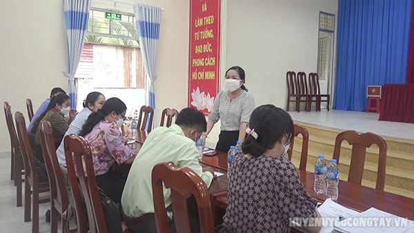 Đ/c Lê Nhất Nam - Phó Chủ tịch HĐND huyện làm việc với UBND thị trấn Vĩnh Bình