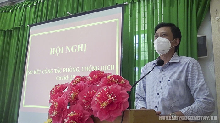 Đồng chí Đinh Tấn Hoàng - TUV. Bí thư Huyện ủy phát biểu chỉ đạo tại hội nghị