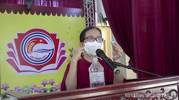 Bác sĩ Nguyễn Thị Phương Trang - Trung tâm Y tế huyện tuyên truyền phòng chống dịch Covid-19 và các biện pháp để tự bảo vệ sức khỏe
