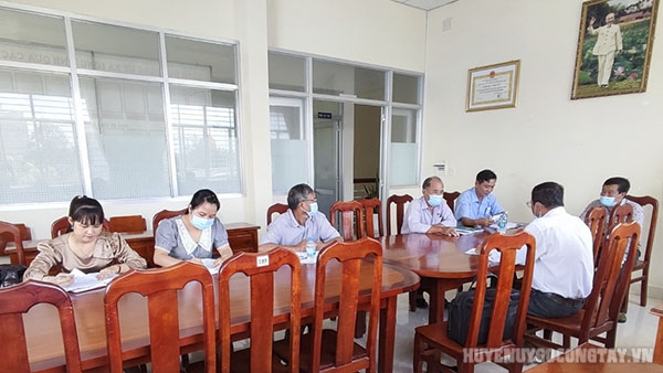 Thường trực Đảng ủy 04 xã Long Bình, Bình Tân, Long Vĩnh, Vĩnh Hựu họp bàn tham gia cuộc thi