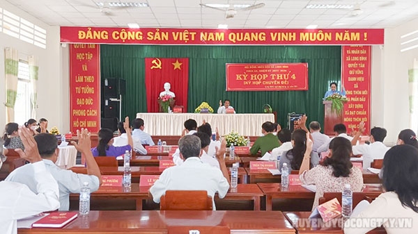Kỳ họp lần thứ 4 Hội đồng nhân dân xã Long Bình
