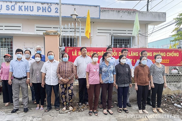 Thị trấn Vĩnh Bình ra quân diệt muỗi, lăng quăng phòng chống dịch sốt xuất huyết