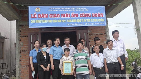 Lễ bàn giao mái ấm công đoàn