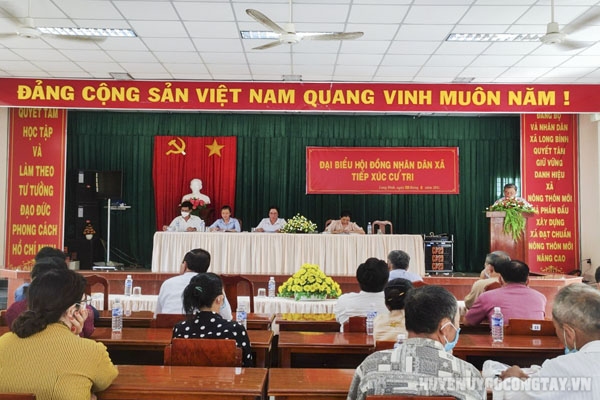 Đại biểu Hội đồng nhân dân xã Long Bình tiếp xúc cử tri ngày 08/6/2022