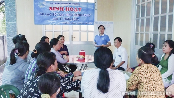 Hội LHPN xã Long Bình sinh hoạt Câu lạc bộ gia đình hạnh phúc