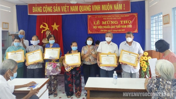 Thị trấn Vĩnh Bình tổ chức lễ mừng thọ hội viên người cao tuổi năm 2022