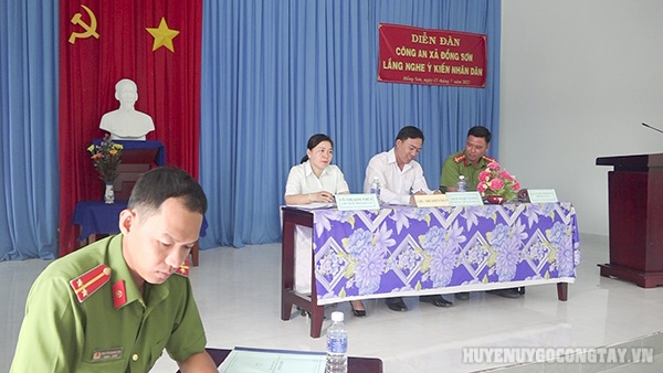 Diễn đàn công an xã lắng nghe ý kiến của nhân dân tại xã Đồng Sơn