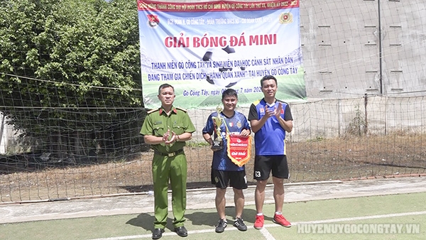 giai bong da bong chuyen hoi giao luu (4)