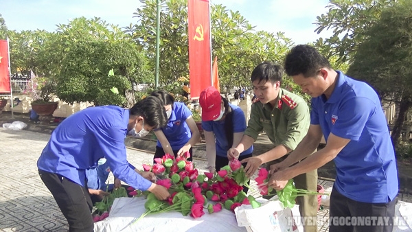 Huyện Đoàn Gò Công Tây thực hiện hoạt động "Uống nước nhớ nguồn" ghi nhớ công ơn các anh hùng liệt sĩ