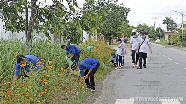 Ra quân Ngày cao điểm tình nguyện chung tay xây dựng nông thôn mới năm 2022 tại xã Vĩnh Hựu (3)