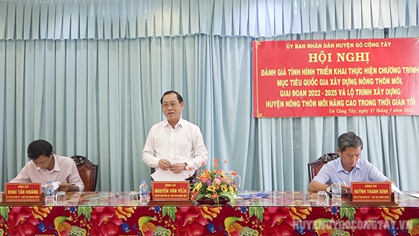 Đ/c Nguyễn Văn Vĩnh - Phó Bí thư Tỉnh ủy, Chủ tịch Ủy ban nhân dân tỉnh Tiền Giang phát biểu chỉ đạo tại hội nghị