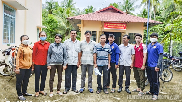 Ra quân chiến dịch diệt muỗi, lăng quăng phòng chống sốt xuất huyết tại xã Vĩnh Hựu