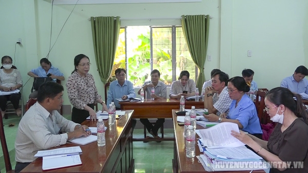 Đoàn giám sát HĐND huyện làm việc với xã Bình Tân