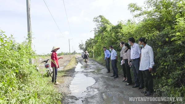 doan giam sat hdnd huyen go cong tay giam sat xa binh tan xay dung nong thon moi (2)