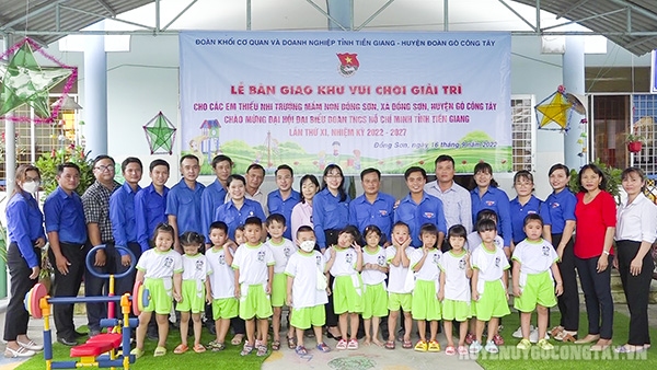 Lễ bàn giao khu vui chơi giải trí cho các em thiếu nhi trường Mầm non Đồng Sơn