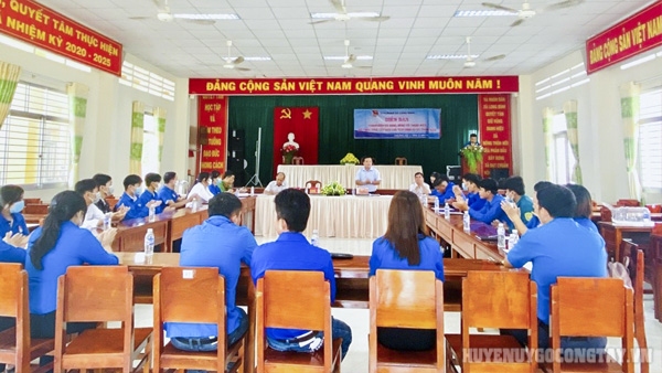 Diễn đàn “Thanh niên với Đảng - Đảng với thanh niên” và đối thoại trực tiếp giữa Chủ tịch UBND xã tại xã Long Bình