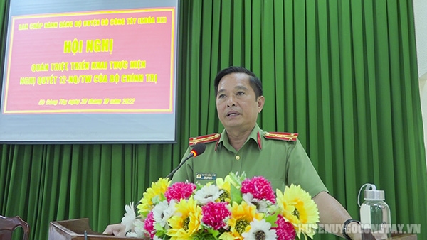 Đ/c Đại tá Nguyễn Hồng Khắc - Phó Giám đốc Công an tỉnh Tiền Giang phát biểu chỉ đạo tại Hội nghị