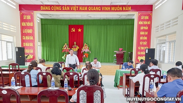 Đ/c Nguyễn Thanh Tuấn - Phó Chủ tịch UBND, Trưởng Ban chỉ đạo huyện phát biểu tiếp thu ý kiến và chỉ đạo các ngành thành viên huyện và xã Long Vĩnh