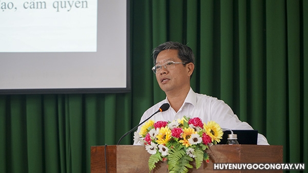 Đ/c Huỳnh Thanh Bình - Phó Bí thư Huyện ủy, Chủ tịch UBND huyện báo cáo tại Hội nghị trực tuyến quán triệt Nghị quyết TW6 (lớp thứ 2)