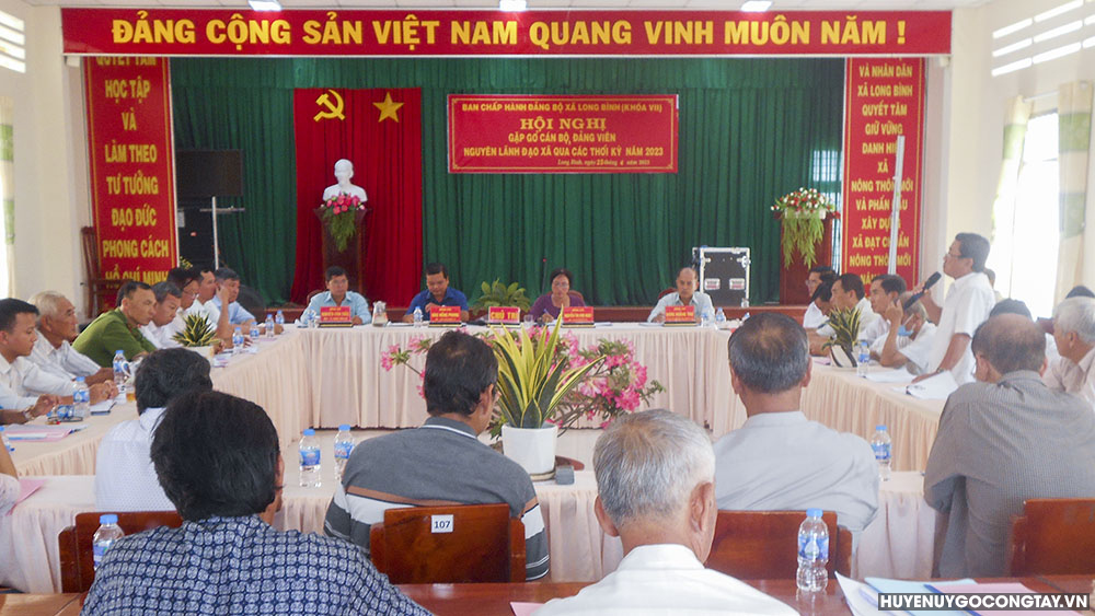 Hội nghị gặp gỡ cán bộ, đảng viên và nguyên lãnh đạo xã qua các thời kỳ tại xã Long Bình