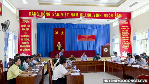 Họp xét duyệt lần 1 công tác tuyển chọn, gọi công dân nhập ngũ và xét tuyển dân quân năm 2024 thị trấn Vĩnh Bình.