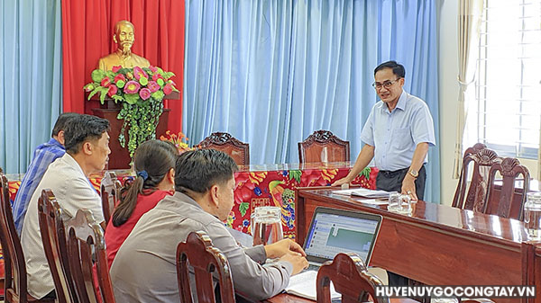 Ông Lê Văn Nê, UVBTVHU, PCT UBND huyện Gò Công Tây phát biểu kết luận buổi làm việc.