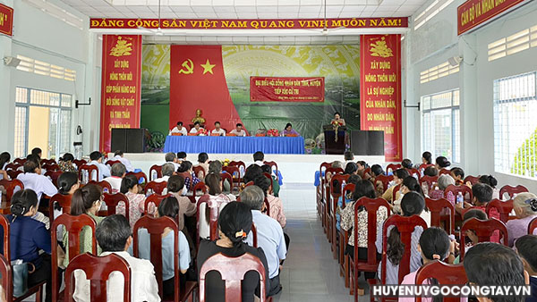 Đại biểu Hội đồng nhân dân tỉnh - huyện tiếp xúc cử tri xã Bình Nhì
