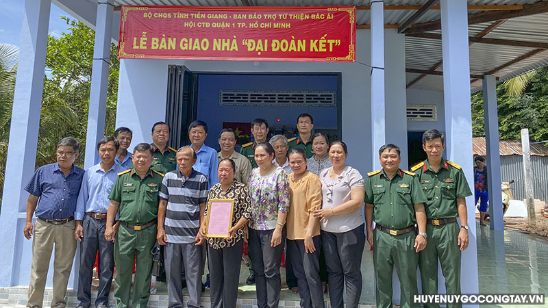 Huyện Gò Công Tây tổ chức bàn giao nhà Đại đoàn kết tại xã Vĩnh Hựu
