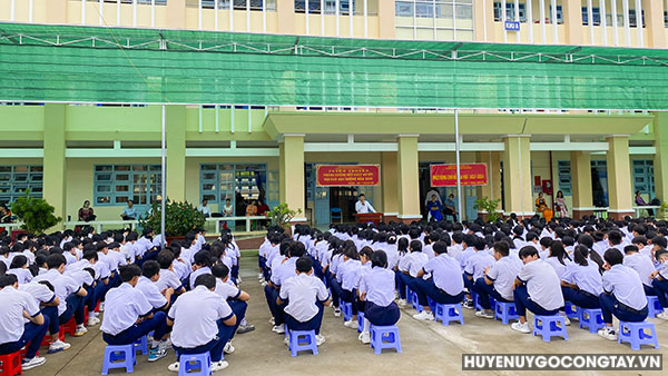 Trường Trung học cơ sở Nguyễn Văn Thiều tuyên truyền phòng chống sốt xuất huyết dựa vào cộng đồng