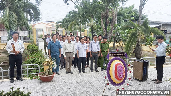 Xã Đồng Sơn tổ chức viếng Bia ghi danh các anh hùng liệt sĩ kỷ niệm 78 năm ngày Cách mạng Tháng Tám và Quốc khánh nước Cộng hòa Xã hội chủ nghĩa Việt Nam (02/9/1945- 02/9/2023)
