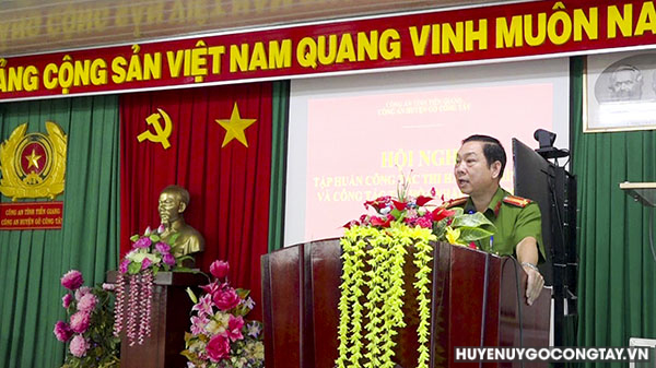 Trung tá Trương Văn Quân - Phòng PC10 Công an tỉnh Tiền Giang báo cáo tại Hội nghị.