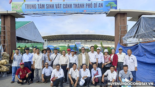 Hội sinh vật cảnh xã Long Vĩnh tham quan Festival Sinh vật cảnh thành phố Dĩ An, tỉnh Bình Dương.