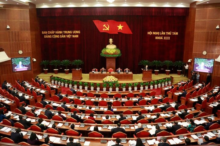 Sáng 2/10, Hội nghị lần thứ 8 Ban Chấp hành Trung ương Đảng khóa XIII khai mạc, dưới sự chủ trì của Tổng Bí thư Nguyễn Phú Trọng.