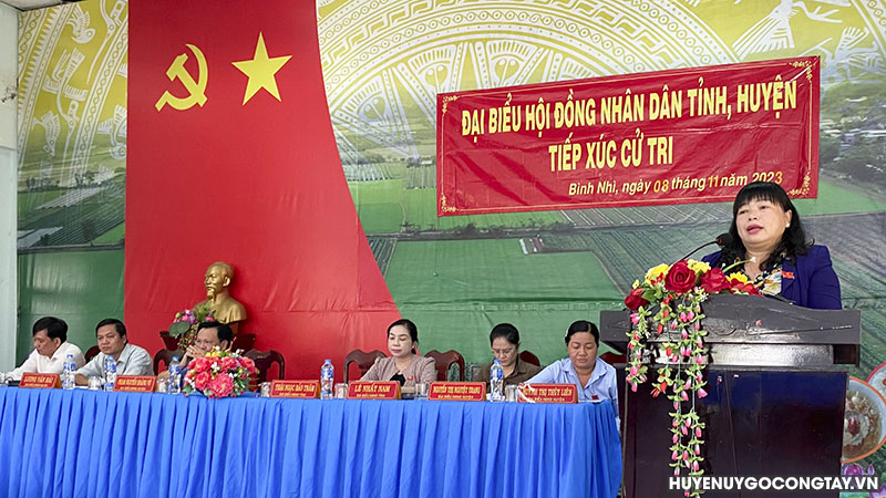 Bà Thái Ngọc Bảo Trâm- Tỉnh ủy viên- Bí thư Đảng ủy Khối Cơ quan và Doanh nghiệp tỉnh Tiền Giang phát biểu tại buổi tiếp xúc.
