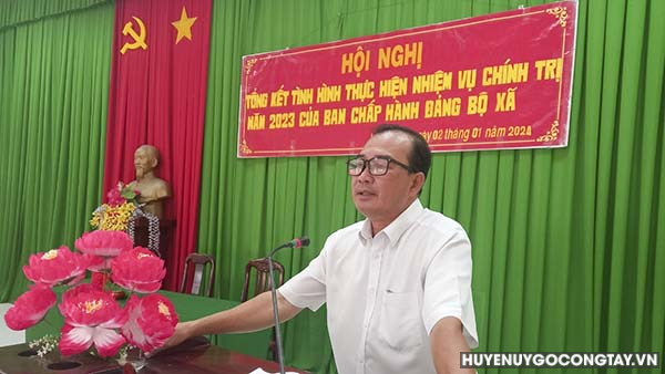 Đồng chí Trần Chí Hiền - Ủy viên Thường vụ Huyện ủy – Trưởng Ban tổ chức huyện ủy phát biểu chỉ đạo.
