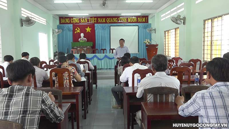 Tổ đại biểu HĐND huyện làm việc tại xã Đồng Sơn.