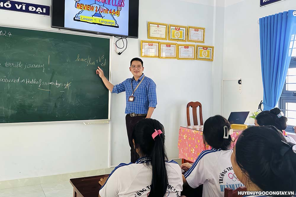 Thầy Trần Minh Thiện, Trường Trung học cơ sở Huỳnh Xuân Việt, thí sinh đạt giải Nhì cuộc thi trực tuyến tìm hiểu Nghị quyết Hội nghị Trung ương 8, khóa XIII (tuần 2).