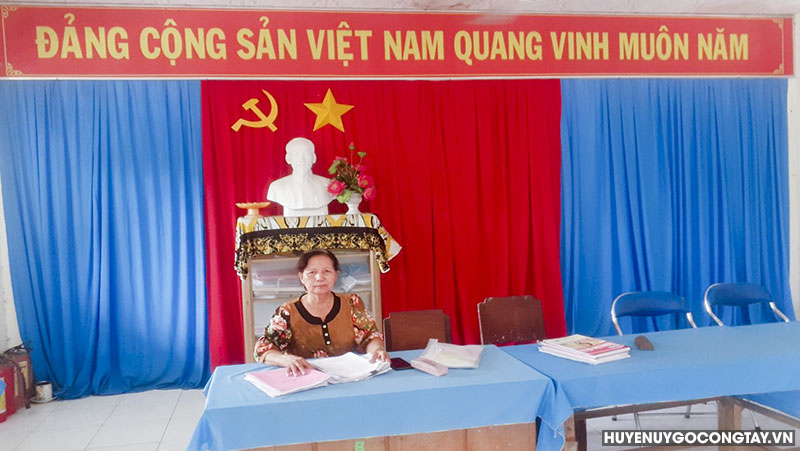 Đ/c Nguyễn Thị Khuyên - Phó Bí thư Chi bộ ấp Bình Hưng, xã Thành Công.