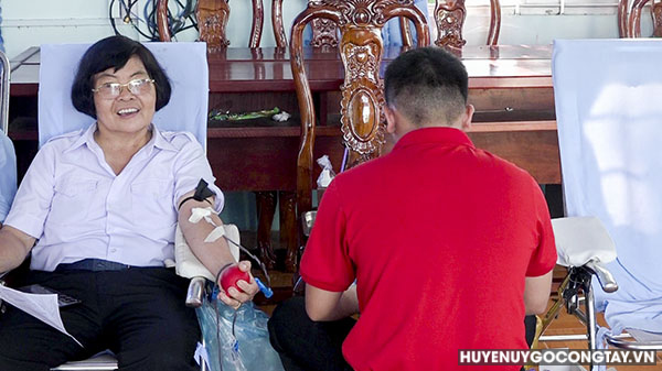 Gương sáng Cô Thái Kim Lan - người 32 lần tham gia hiến máu nhân đạo tại huyện Gò Công Tây