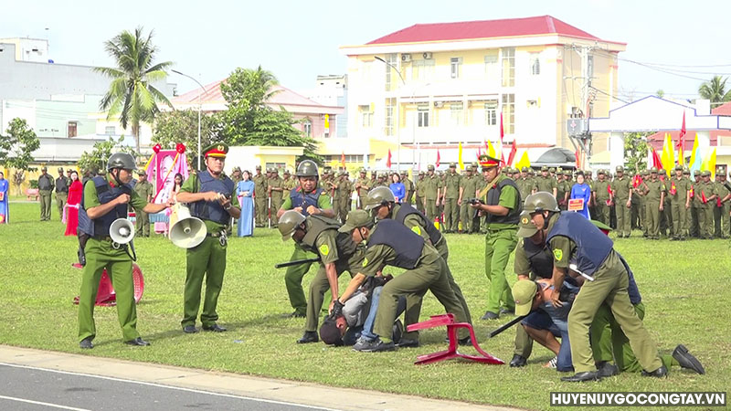 ra mat luc luong dam bao an ninh trat tu co so tinh tien giang (8)