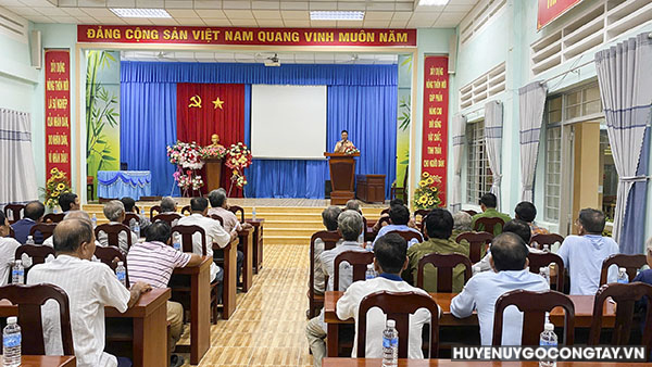 Công an huyện Gò Công Tây chú trọng tăng cường tuyên truyền, phổ biến giáo dục pháp luật về an toàn giao thông cho người dân tại cơ sở