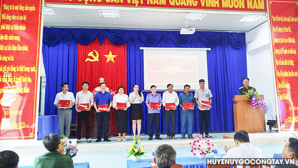 go cong tay be giang boi duong qpan (2)