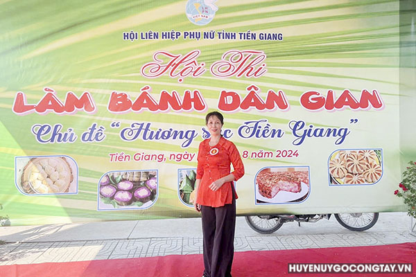 Cô Thu Hoài tại hội thi “Làm bánh dân gian” năm 2024.